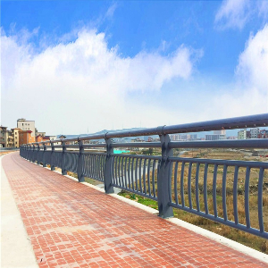 防撞护栏色彩鲜亮表面光洁