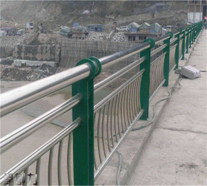 不锈钢复合管特点如何计算的呢。