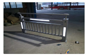 LCZTJSZPYXGS桥梁复合管栏杆